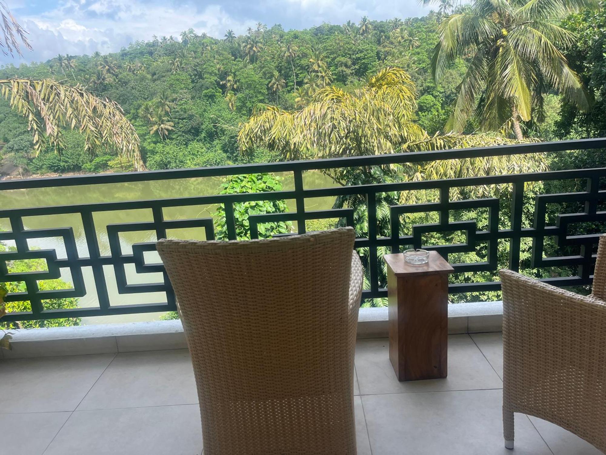 Kandy Rivers Edge Nature Resort Eksteriør bilde